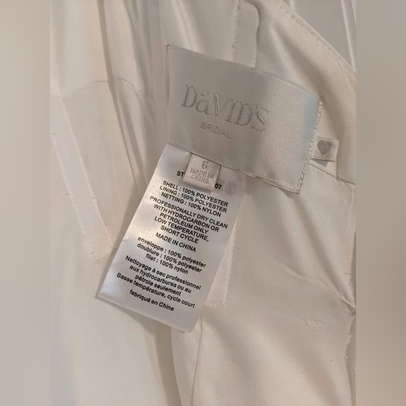 David’s bridal strapless wedding dress - Picture 2 of 4